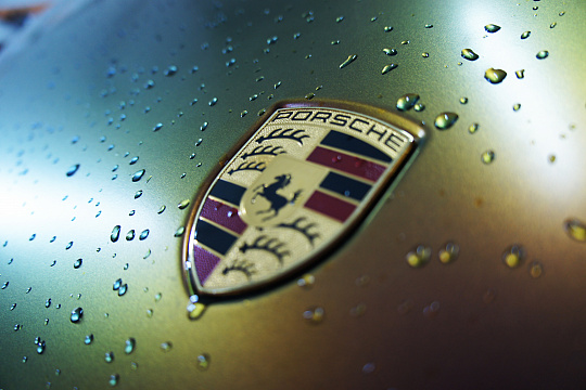Porsche Cayenne Red-Gold